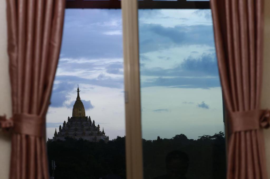 Rose Palace Hotel Yangon Bagian luar foto
