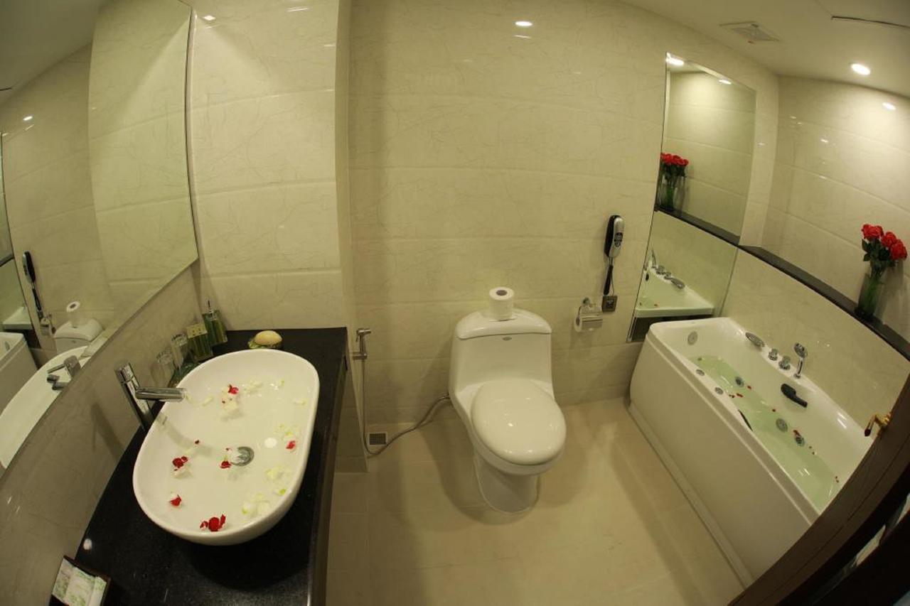 Rose Palace Hotel Yangon Bagian luar foto