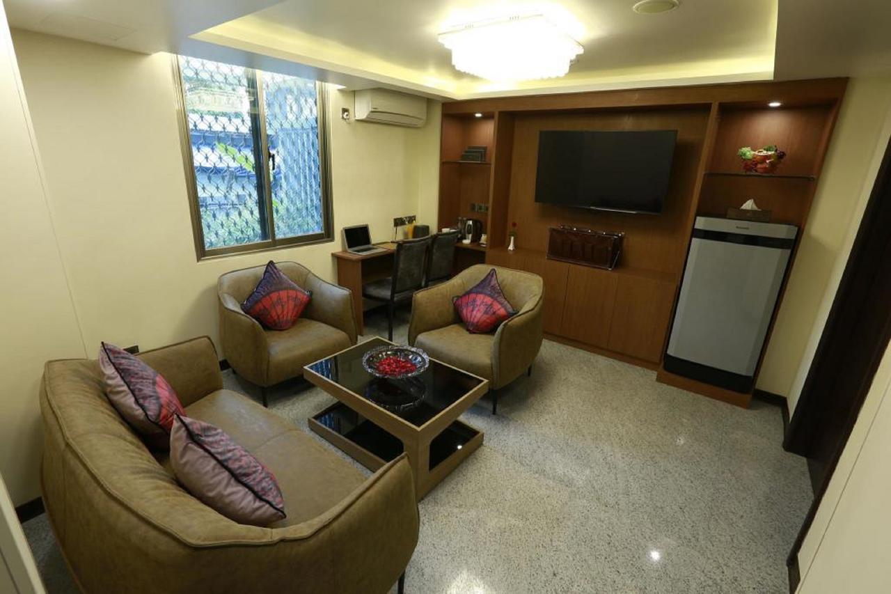 Rose Palace Hotel Yangon Bagian luar foto