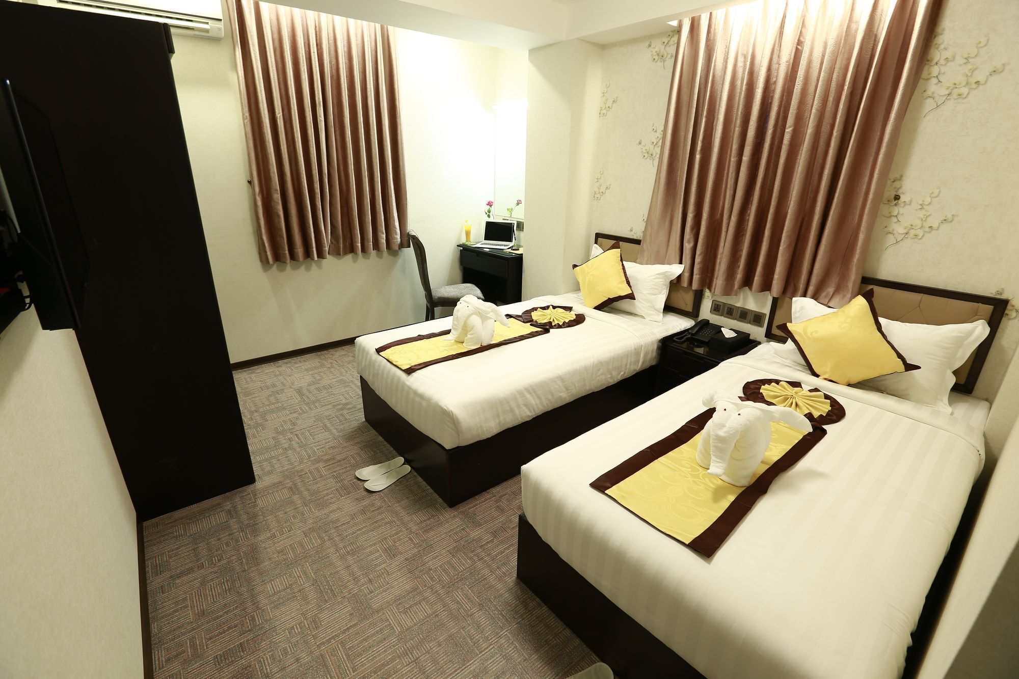 Rose Palace Hotel Yangon Bagian luar foto
